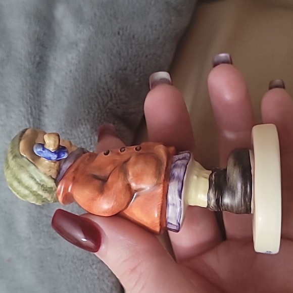 Winterzeit All Bundled Up Vintage Goebel Hummel 2221 2004 - Picture 9 of 15